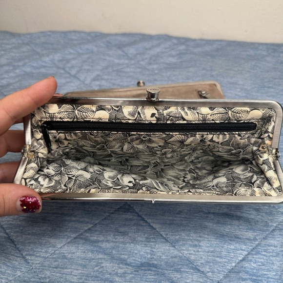 Hobo Est. 1991 Taupe Leather Kisslock Clutch Wallet Floral Interior Tan Black - Picture 4 of 11